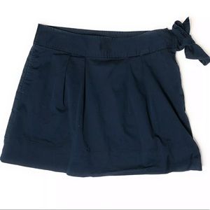 Vineyard vines navy pleated lined skirt, size 10